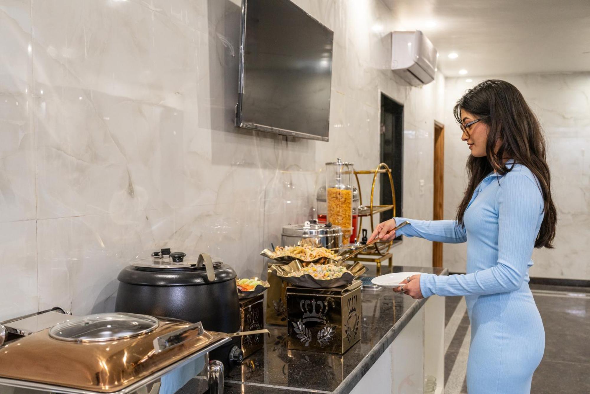 Lime Tree Hotel & One Bhk Serviced Apartment Noida - Sector 50 Metro Exterior photo