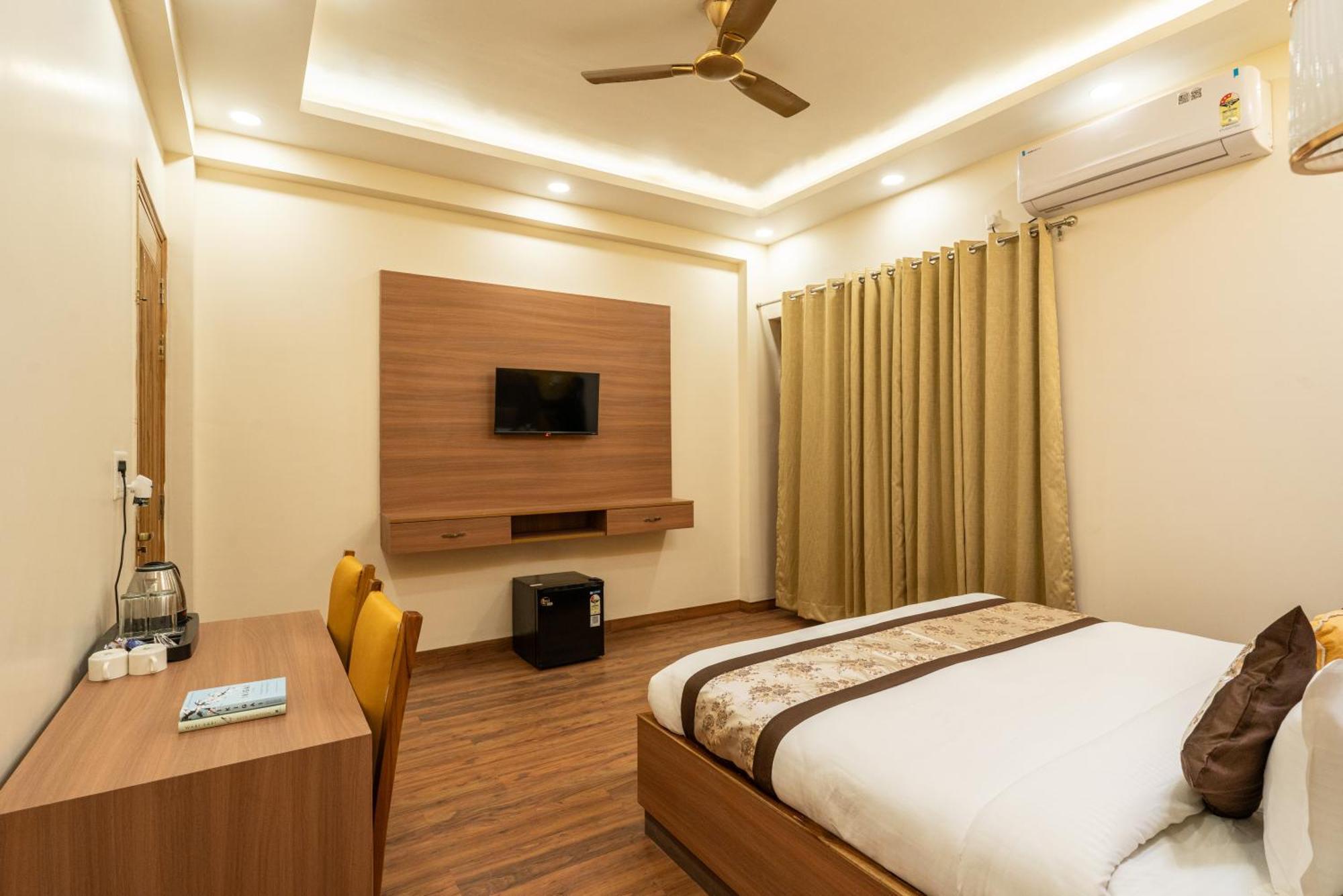 Lime Tree Hotel & One Bhk Serviced Apartment Noida - Sector 50 Metro Exterior photo